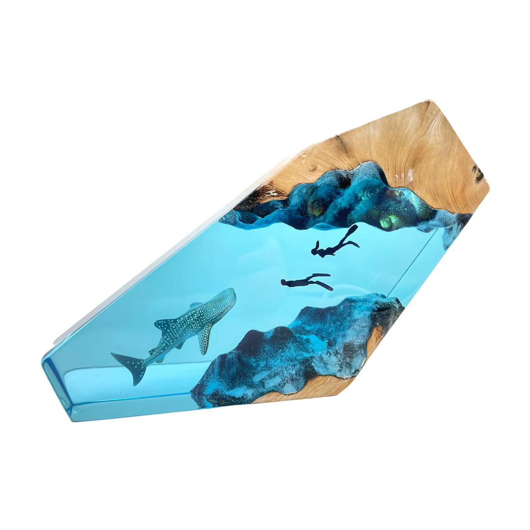 Whale Shark & Divers - High Quality Epoxy Resin Lamp