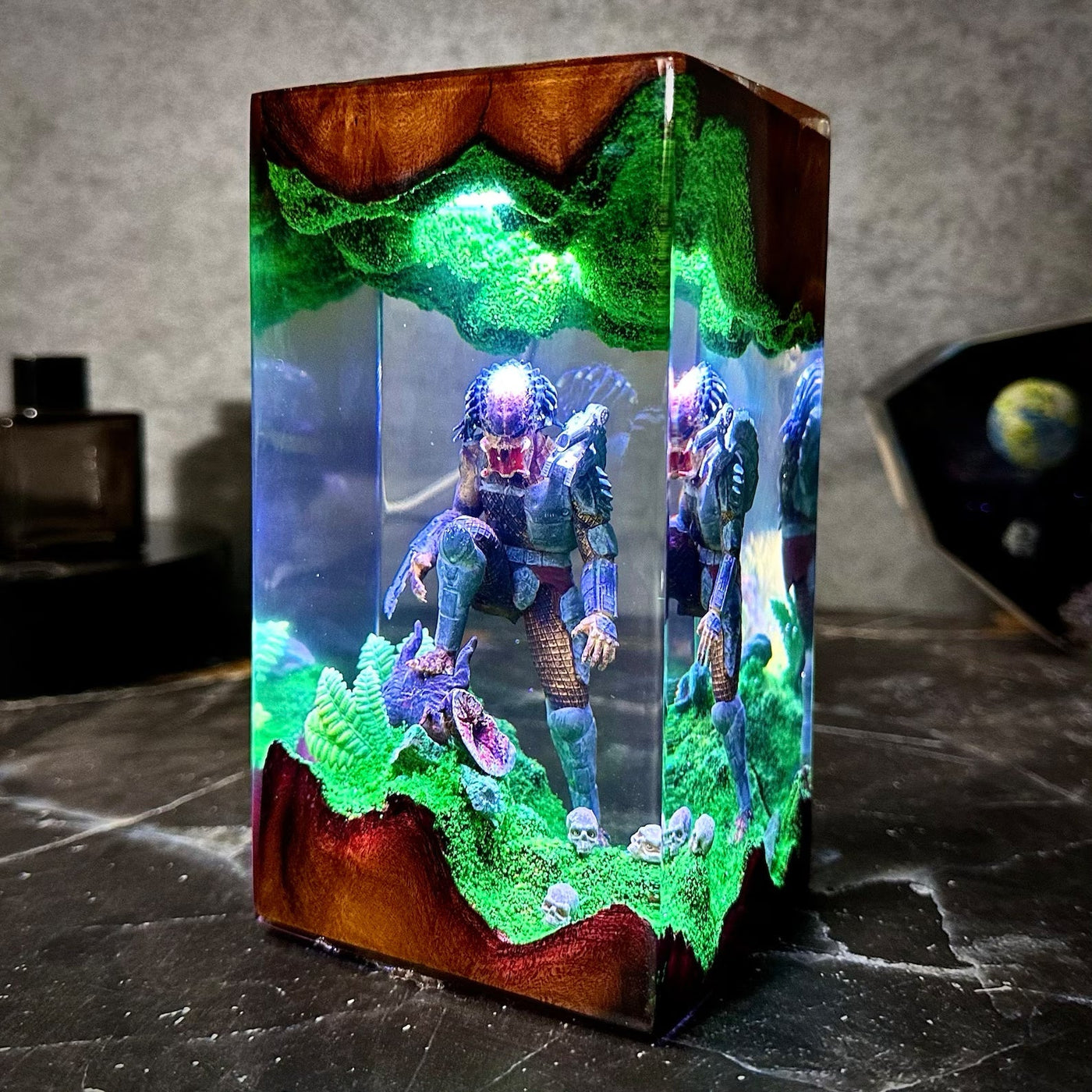 Predator Xenomorph Alien Space Monster Epoxy Resin Lamp, Night Light