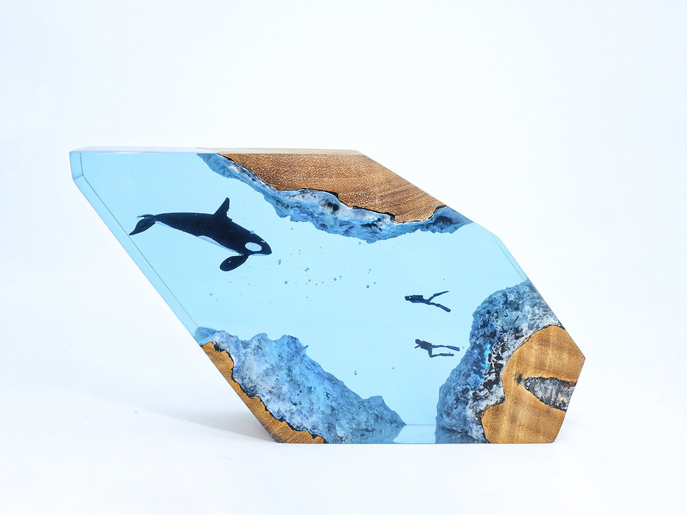 Orca & Divers - High Quality Epoxy Resin Lamp