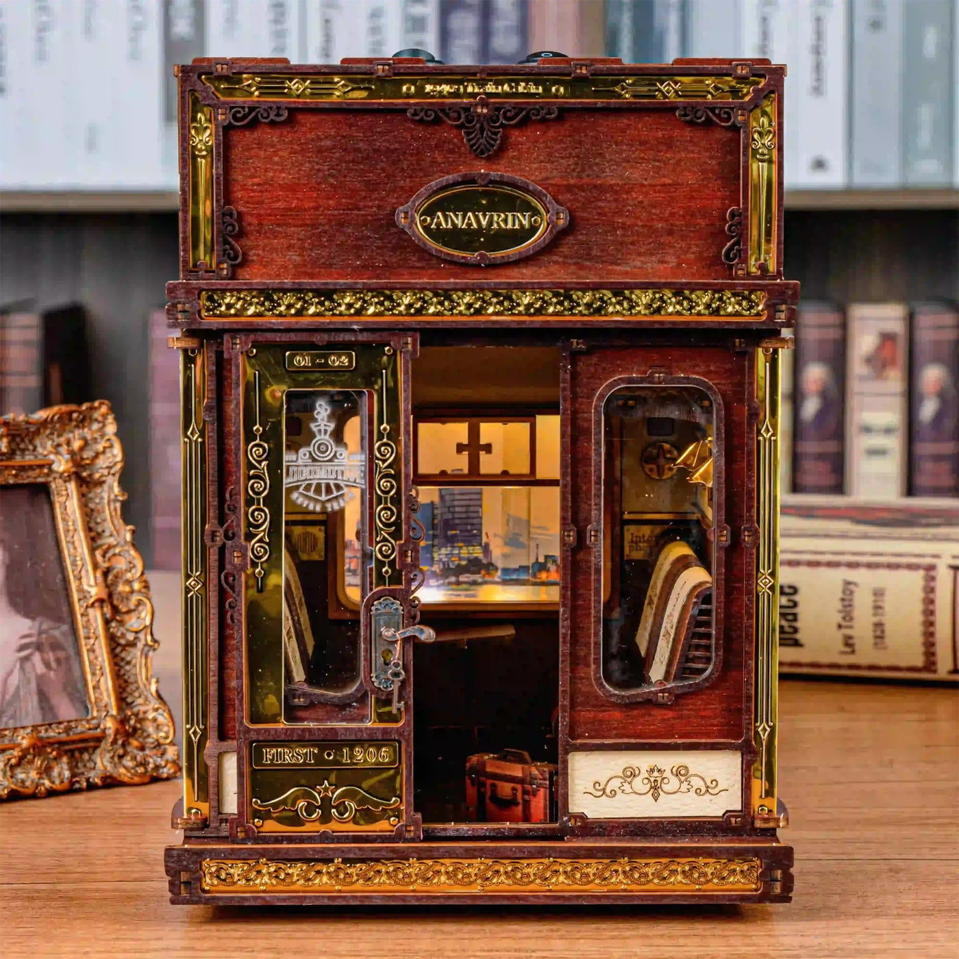 1940s Train Cabin (Motion Scene) - Book Nook