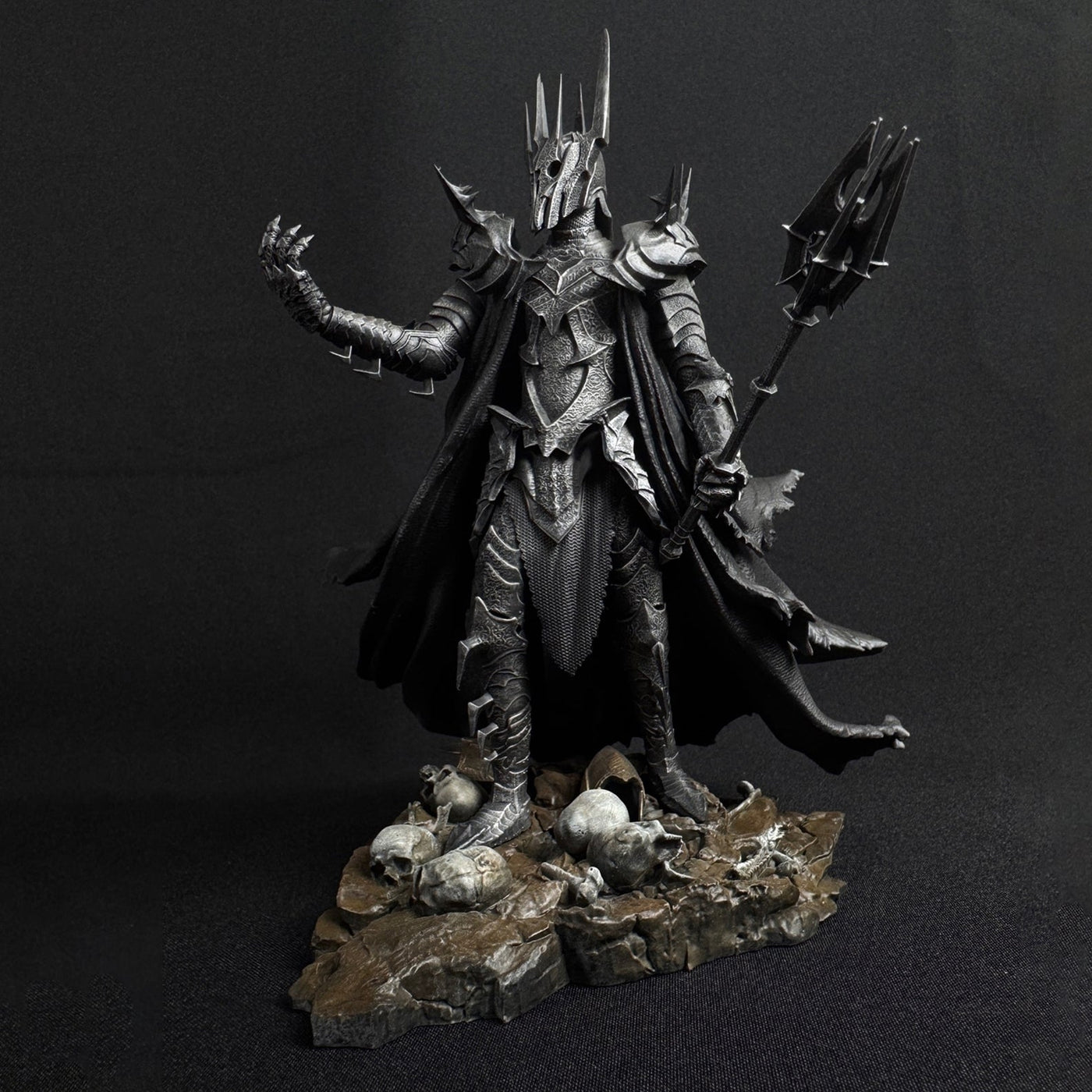 LOTR - The Dark Lord Sauron Statue Figures