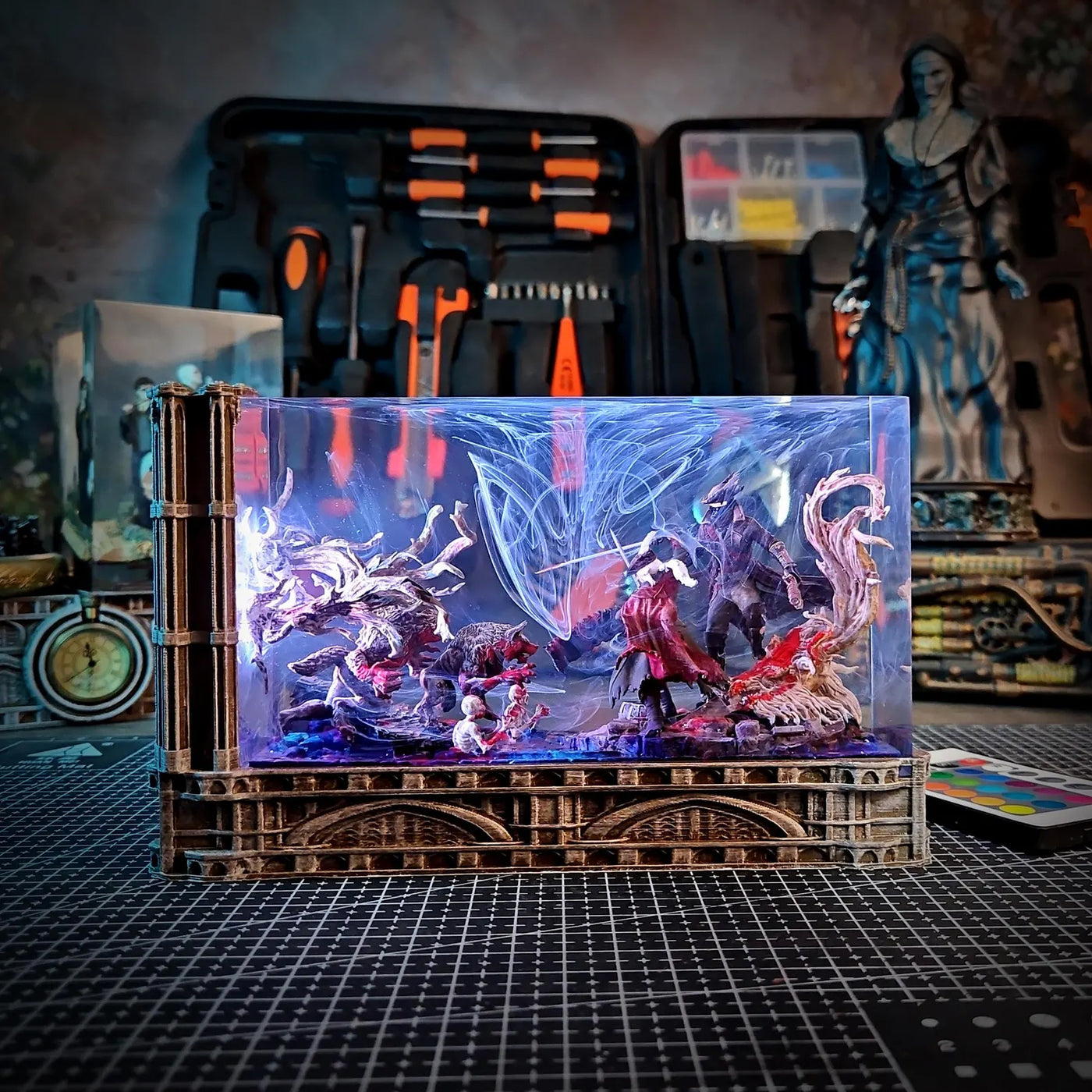 Bloodborne The Hunter and Lady Maria Diorama Diorama Epoxy Resin Lamp, Night Light, Wireless Lights