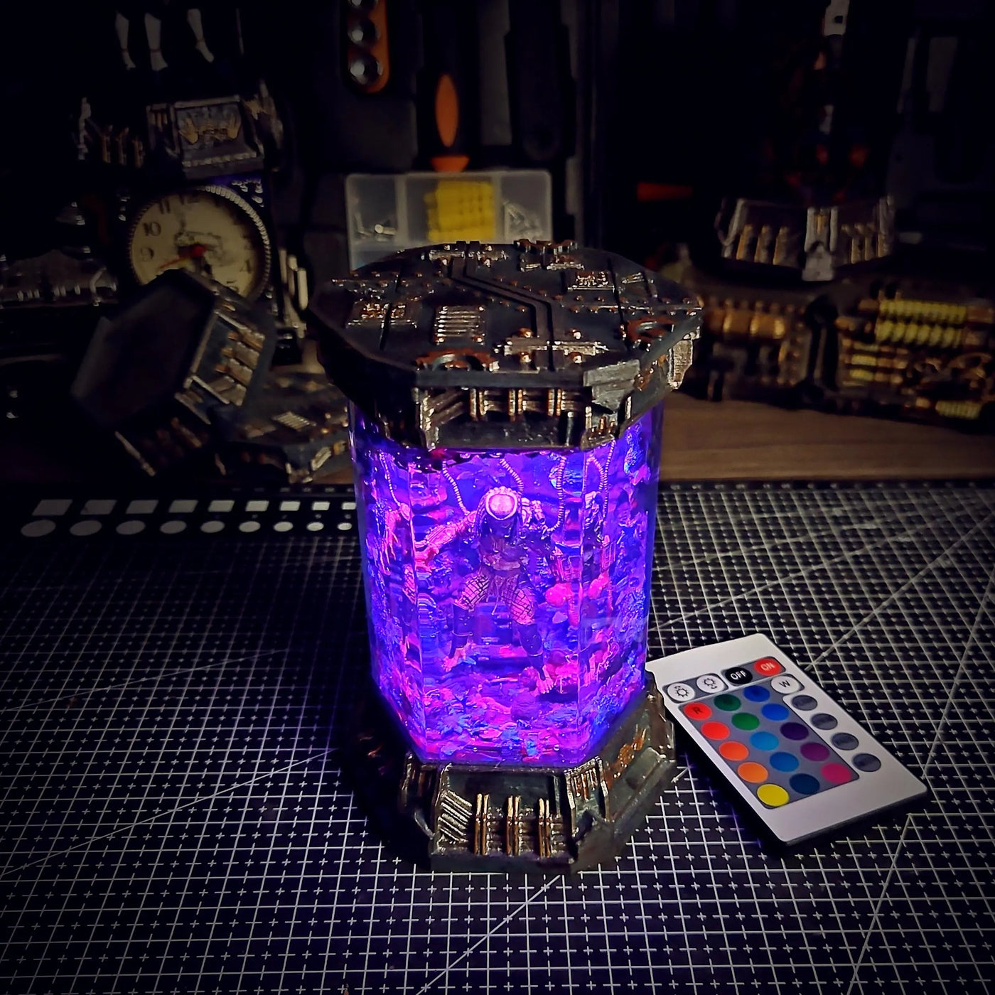 Predator Alien Space Monster Healing Chamber Incubator Epoxy Resin Lamp, Night Light, Wireless Lights