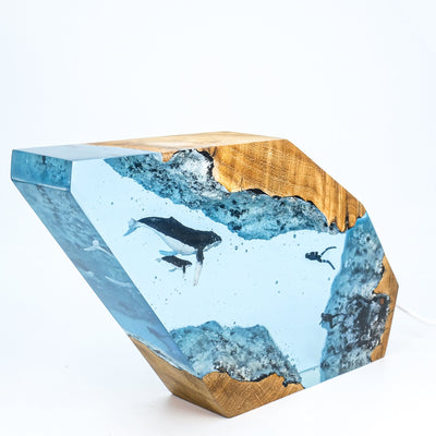 Humpback Whale & Divers - High Quality Epoxy Resin Lamp