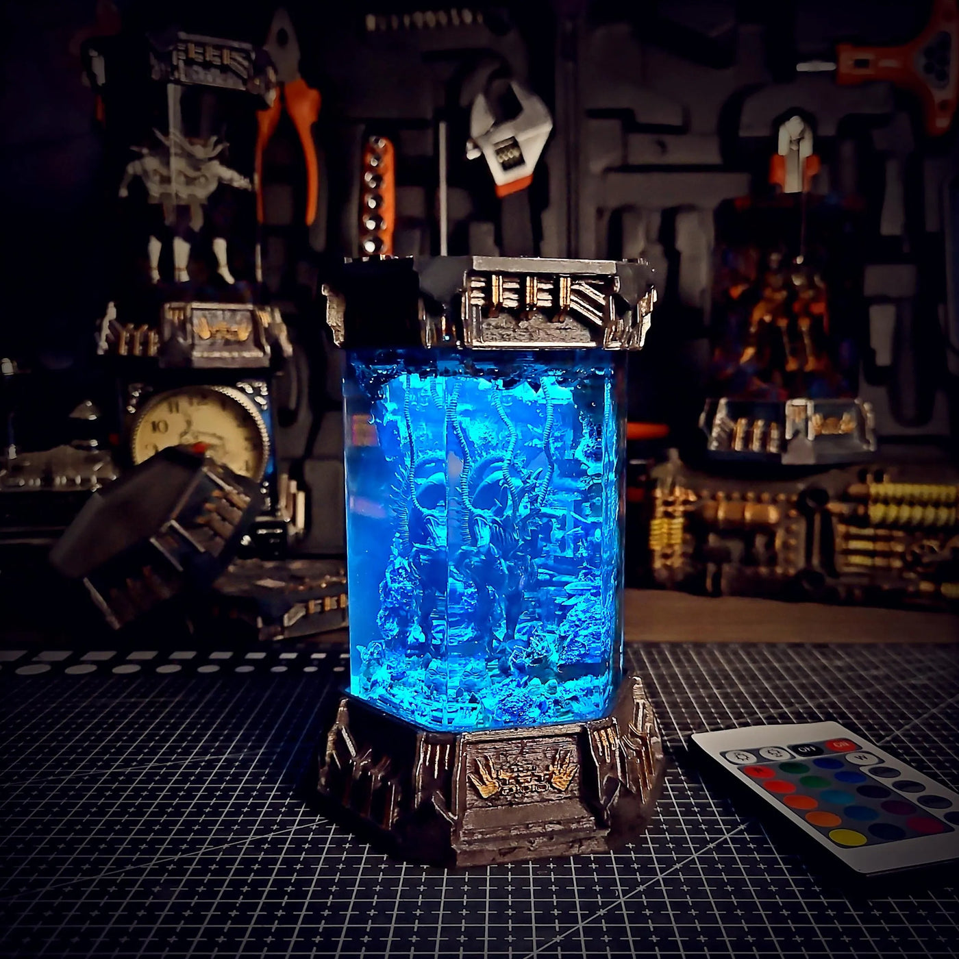 Xenomorph Alien Space Monster Healing Chamber Incubator Epoxy Resin Lamp, Night Light, Wireless Lights
