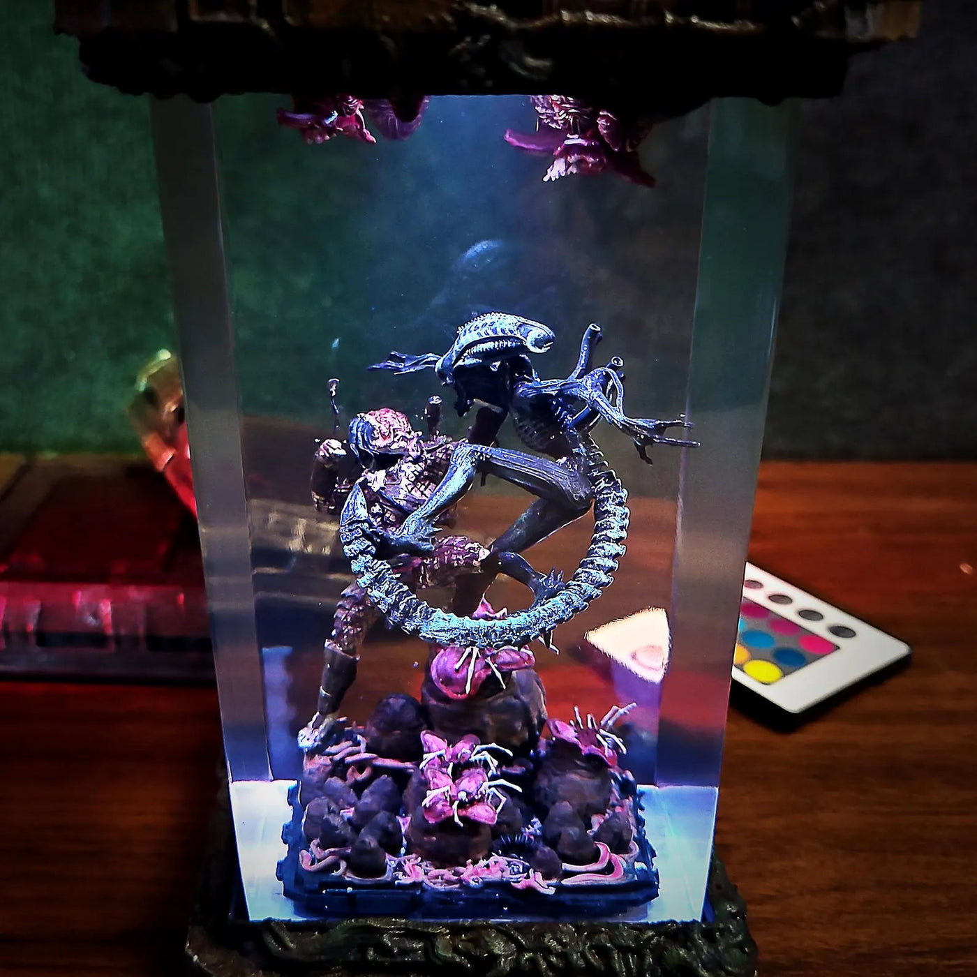 Xenomorph vs Predator Alien Space Monster Diorama Epoxy Resin Lamp, Night Light, Wireless Lights