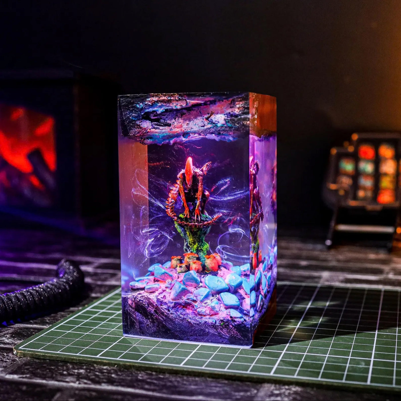 Xenomorph Alien Space Monster Epoxy Resin Lamp, Night Light