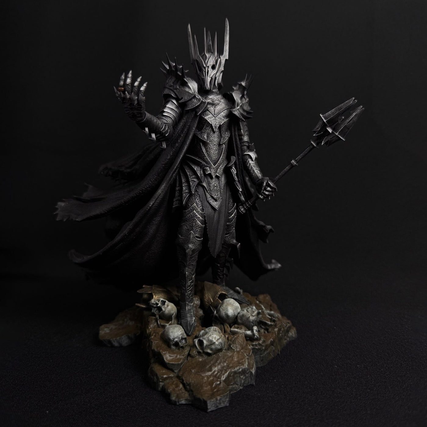 LOTR - The Dark Lord Sauron Statue Figures