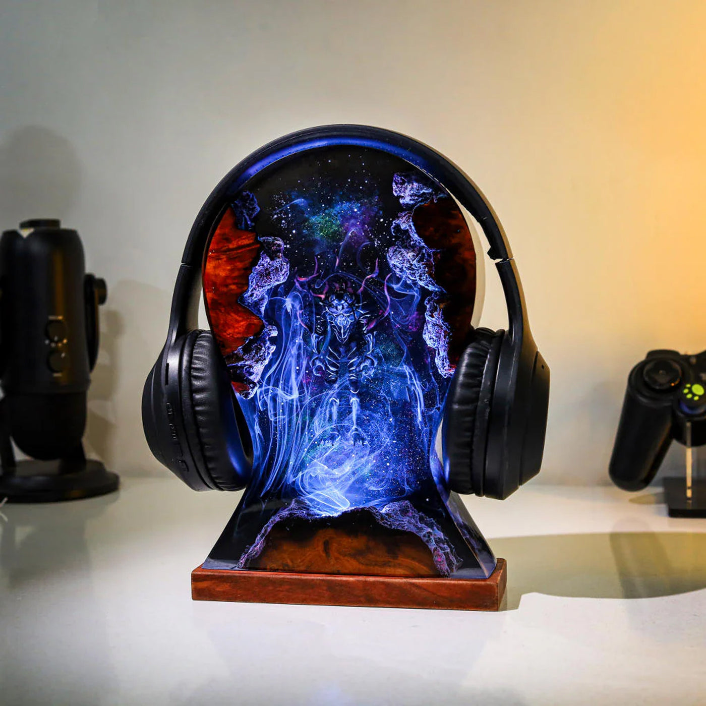 Solo Leveling Beru Headphone Stand Epoxy Resin Lamp, Night Light
