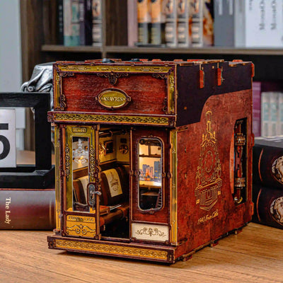 1940s Train Cabin (Motion Scene) - Book Nook
