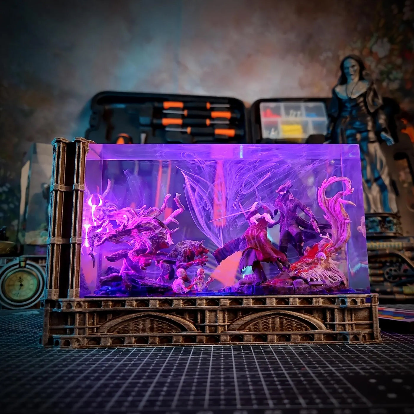 Bloodborne The Hunter and Lady Maria Diorama Diorama Epoxy Resin Lamp, Night Light, Wireless Lights