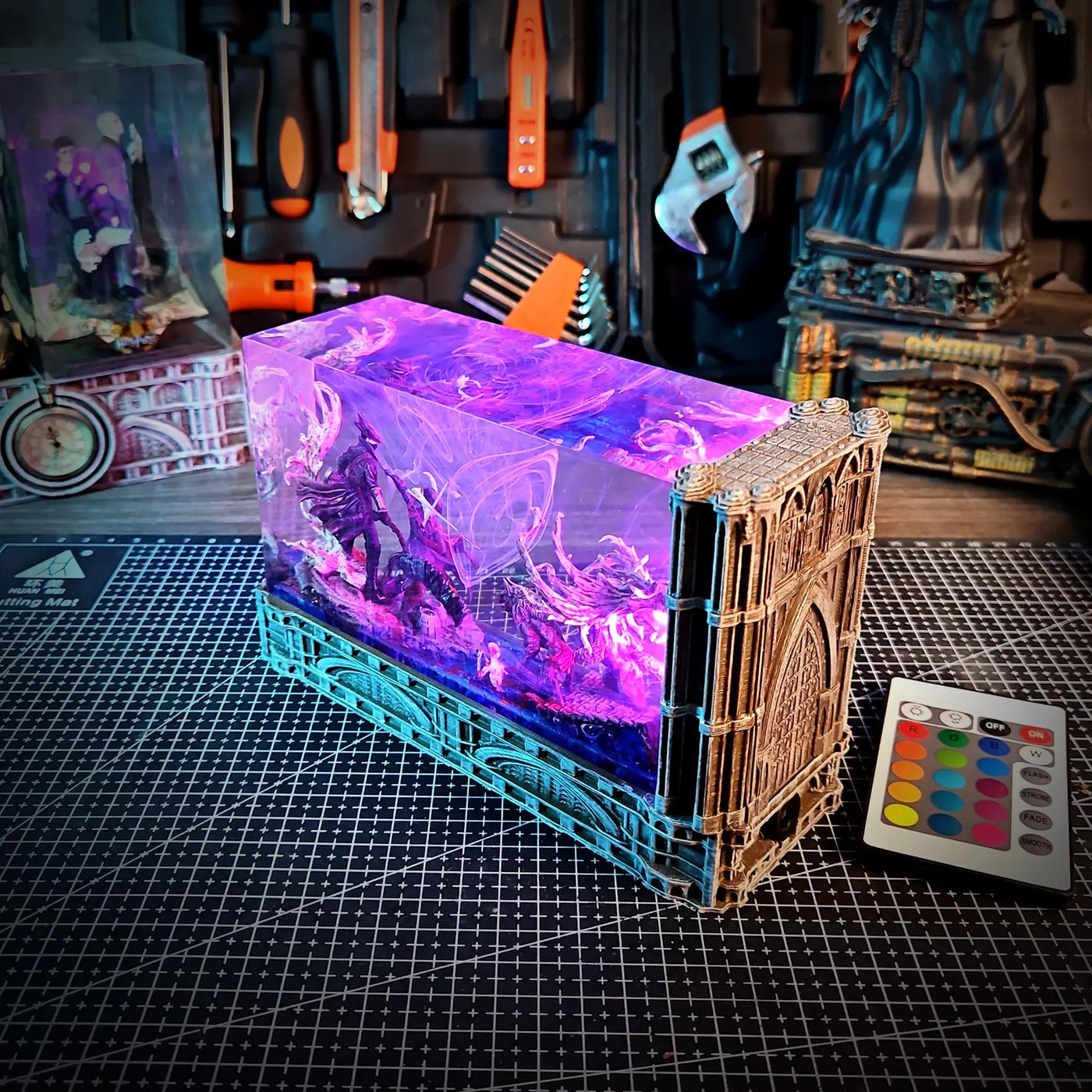 Bloodborne The Hunter and Lady Maria Diorama Diorama Epoxy Resin Lamp, Night Light, Wireless Lights