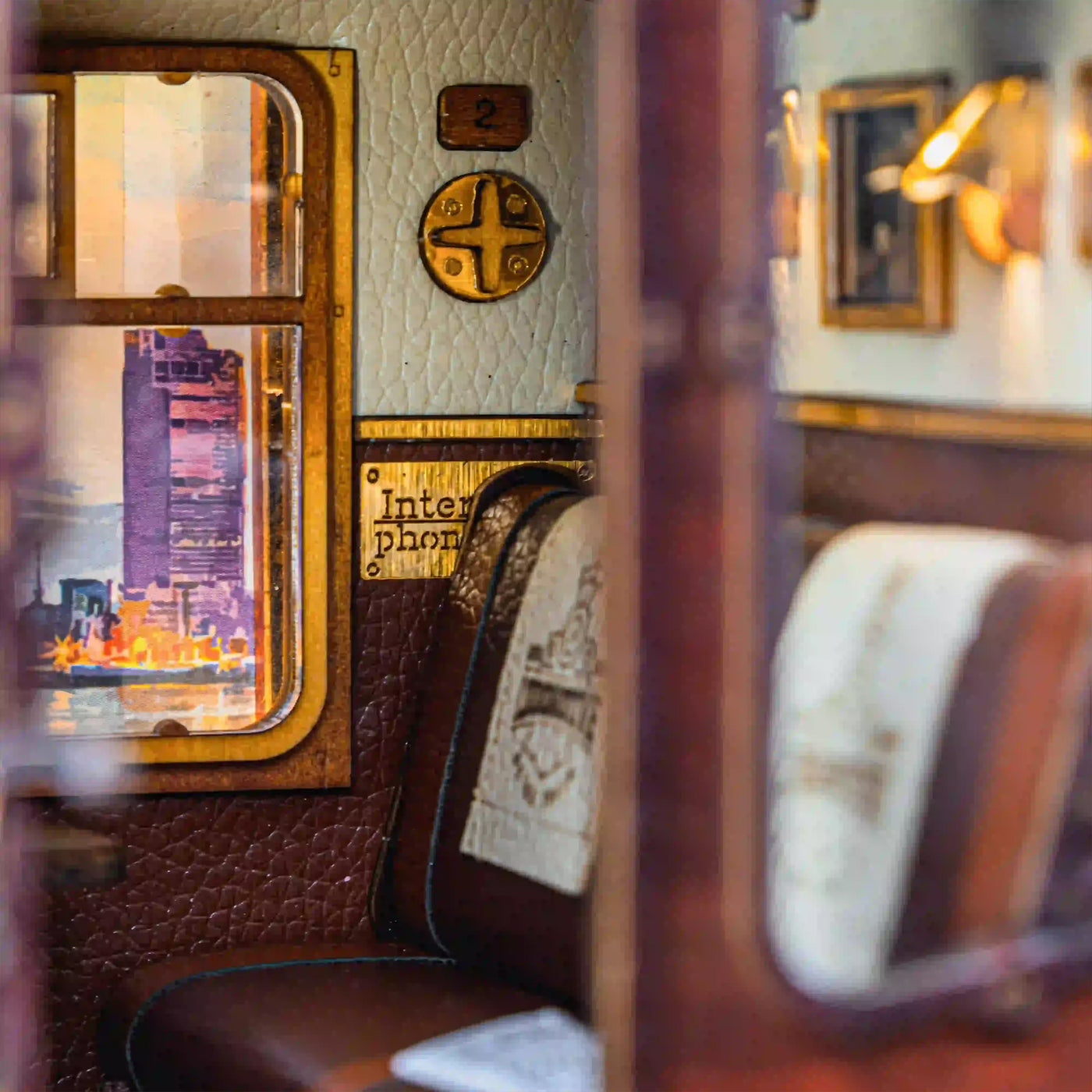 1940s Train Cabin (Motion Scene) - Book Nook