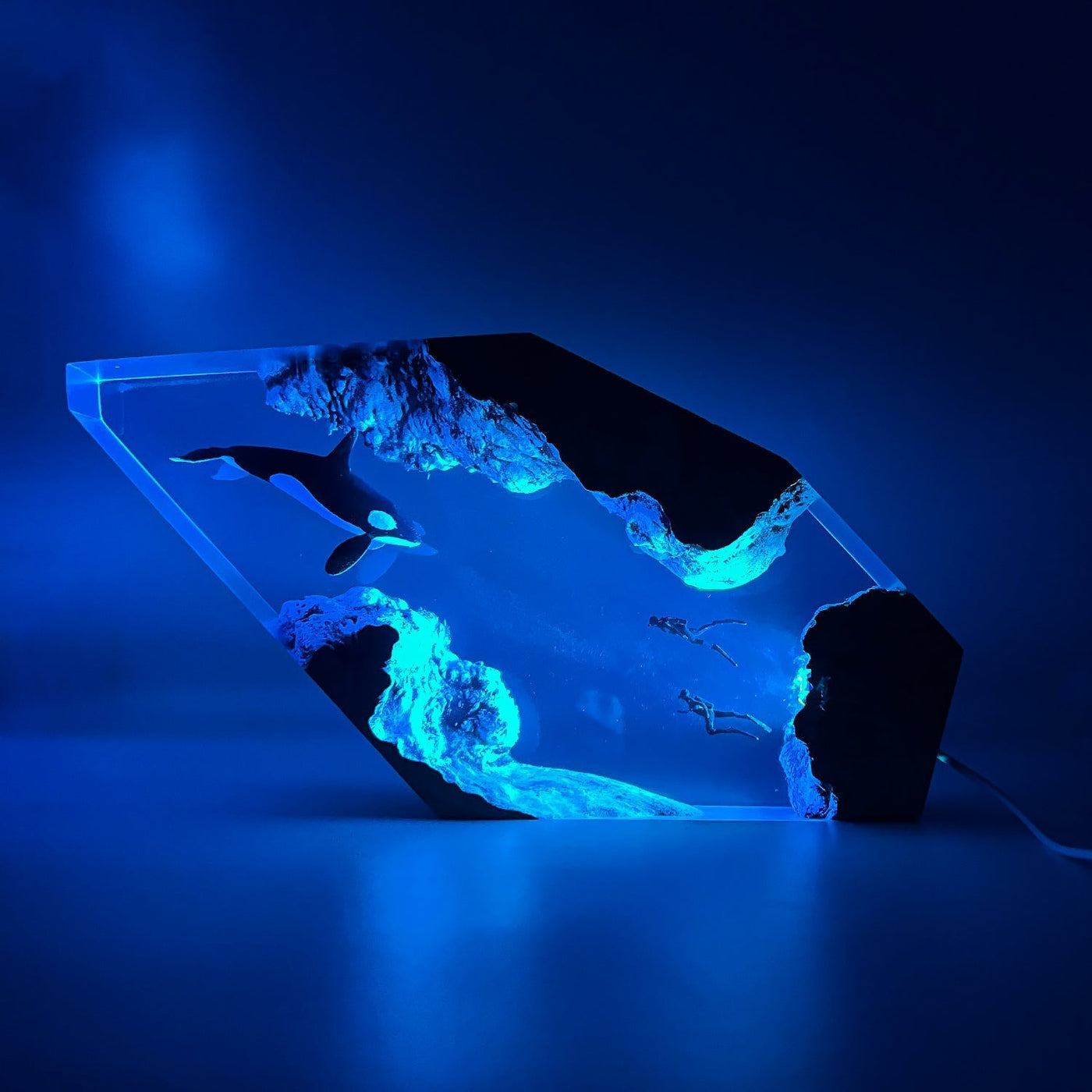 Orca & Divers - High Quality Epoxy Resin Lamp