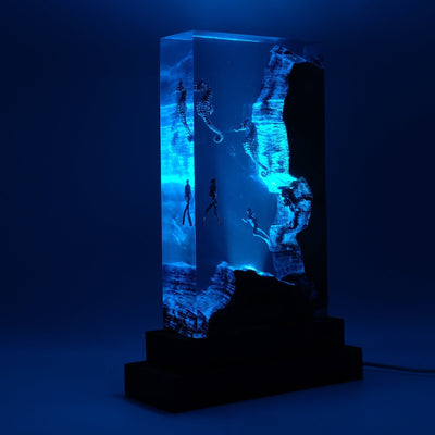 Seahorses & Divers - High Quality Epoxy Resin Lamp