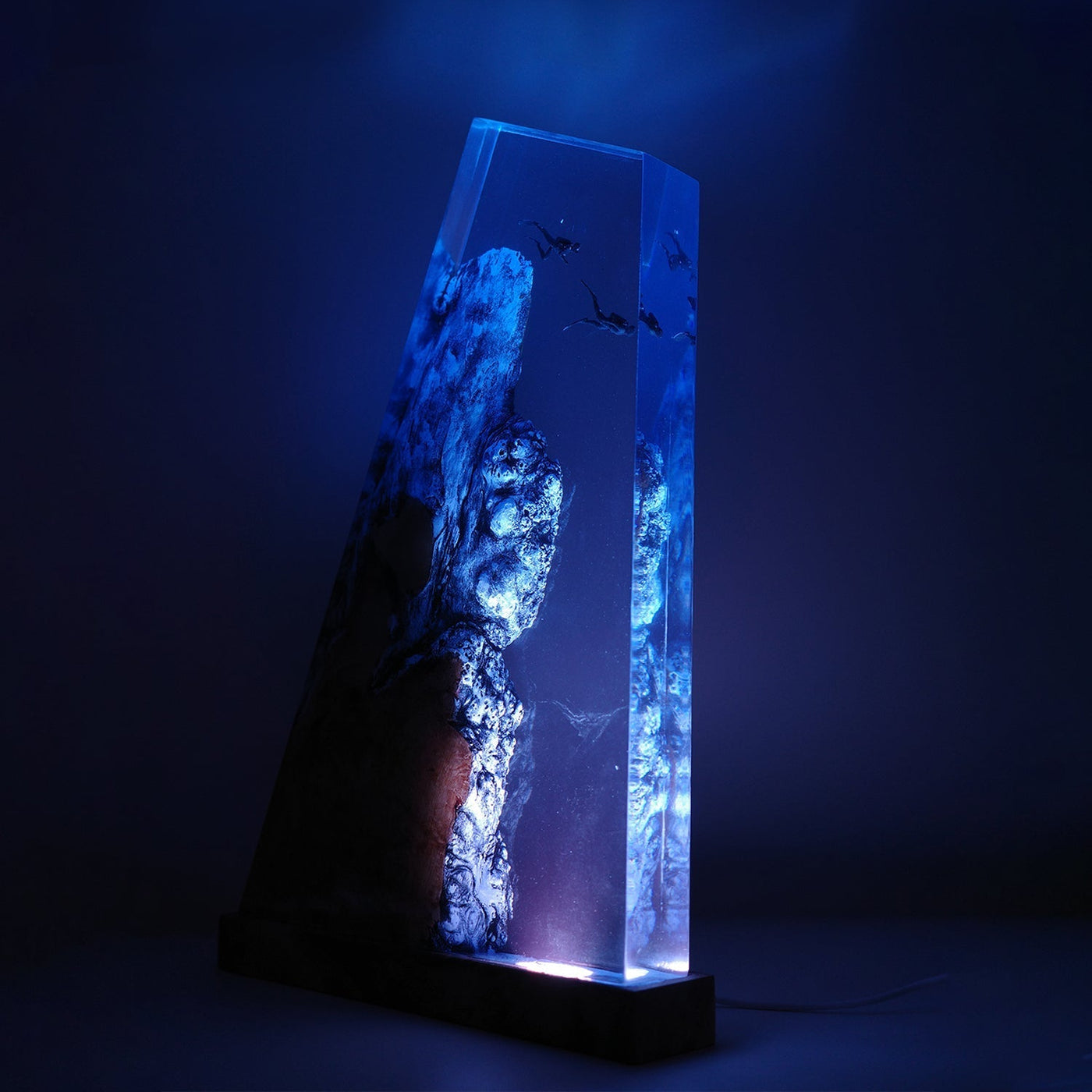 Divers Explore Undersea - High Quality Epoxy Resin Lamp