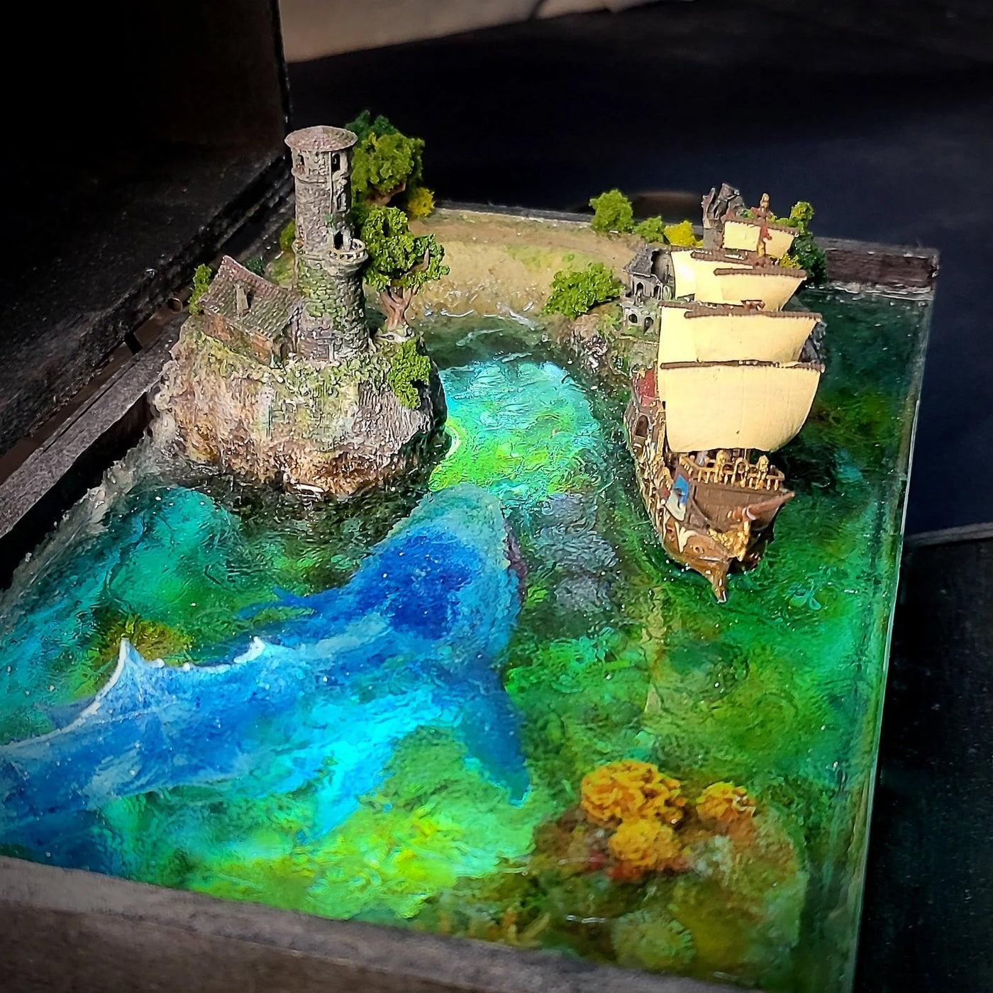 Leviathan the Sea Monster Pirates Mythology Diorama Treasure Mistery Box Gift Epoxy Resin, Night Light