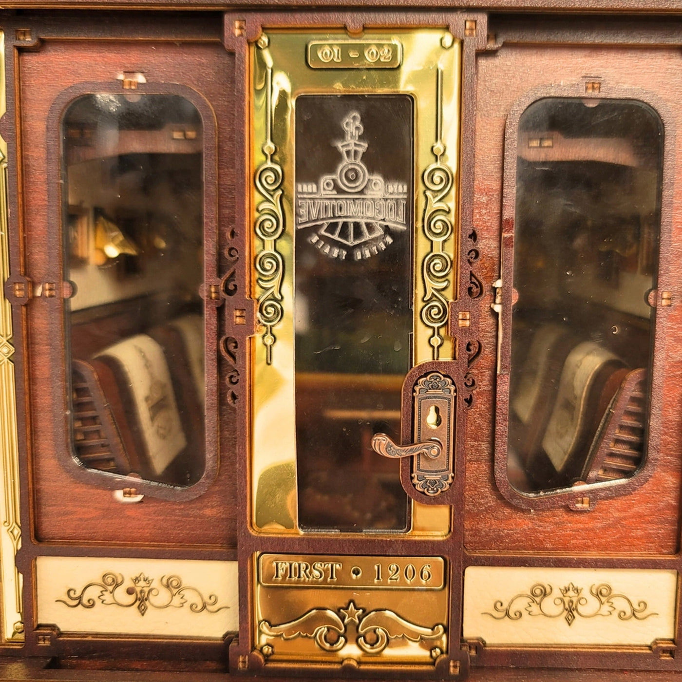 1940s Train Cabin (Motion Scene) - Book Nook
