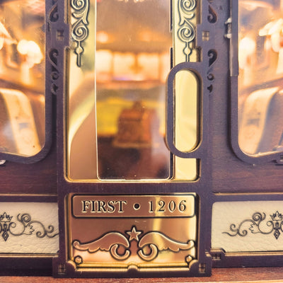 1940s Train Cabin (Motion Scene) - Book Nook