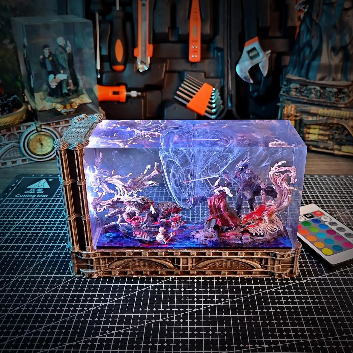 Bloodborne The Hunter and Lady Maria Diorama Diorama Epoxy Resin Lamp, Night Light, Wireless Lights