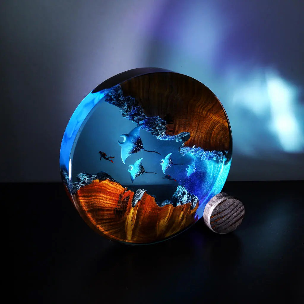 Mariana Trench Adventure Divers Manta Rays Undersea Ocean Diorama Epoxy Resin Lamp, Night Light