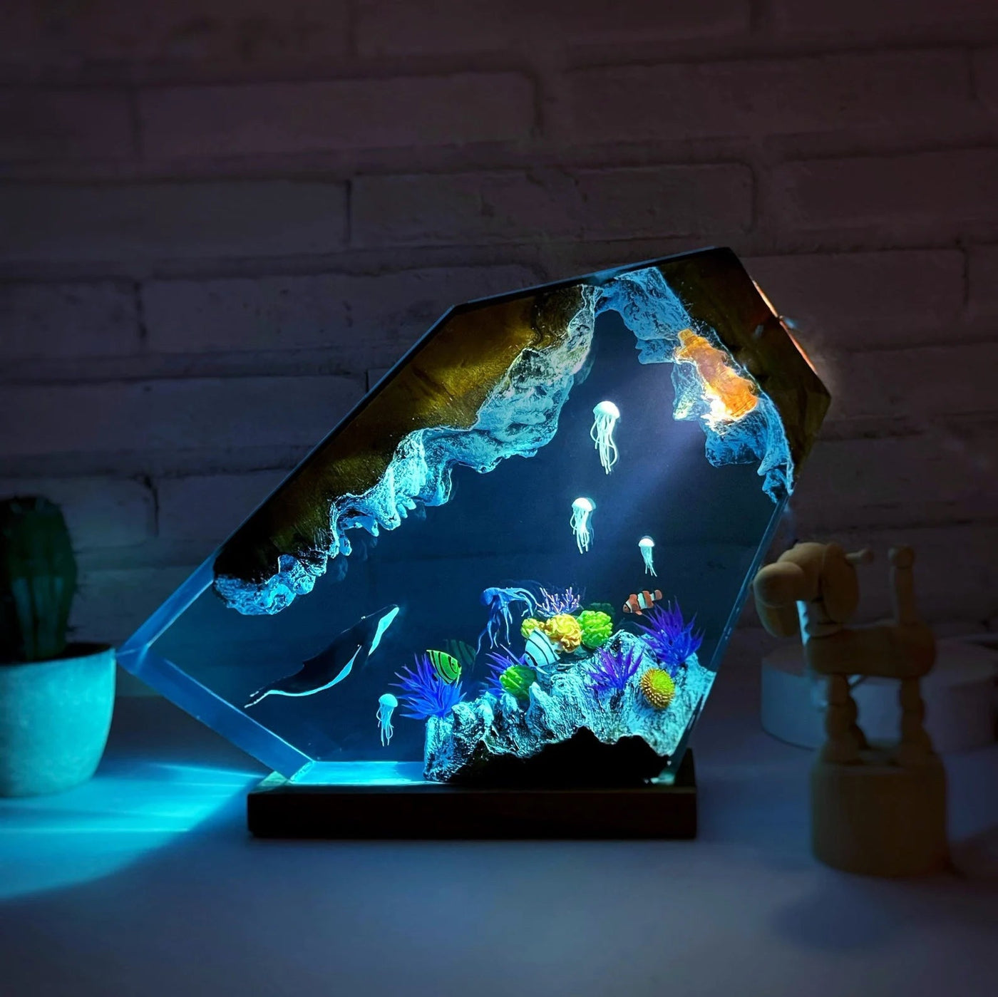 Humpback Whale Octopus Jellyfish Undersea Ocean Diorama Epoxy Resin Lamp, Night Light