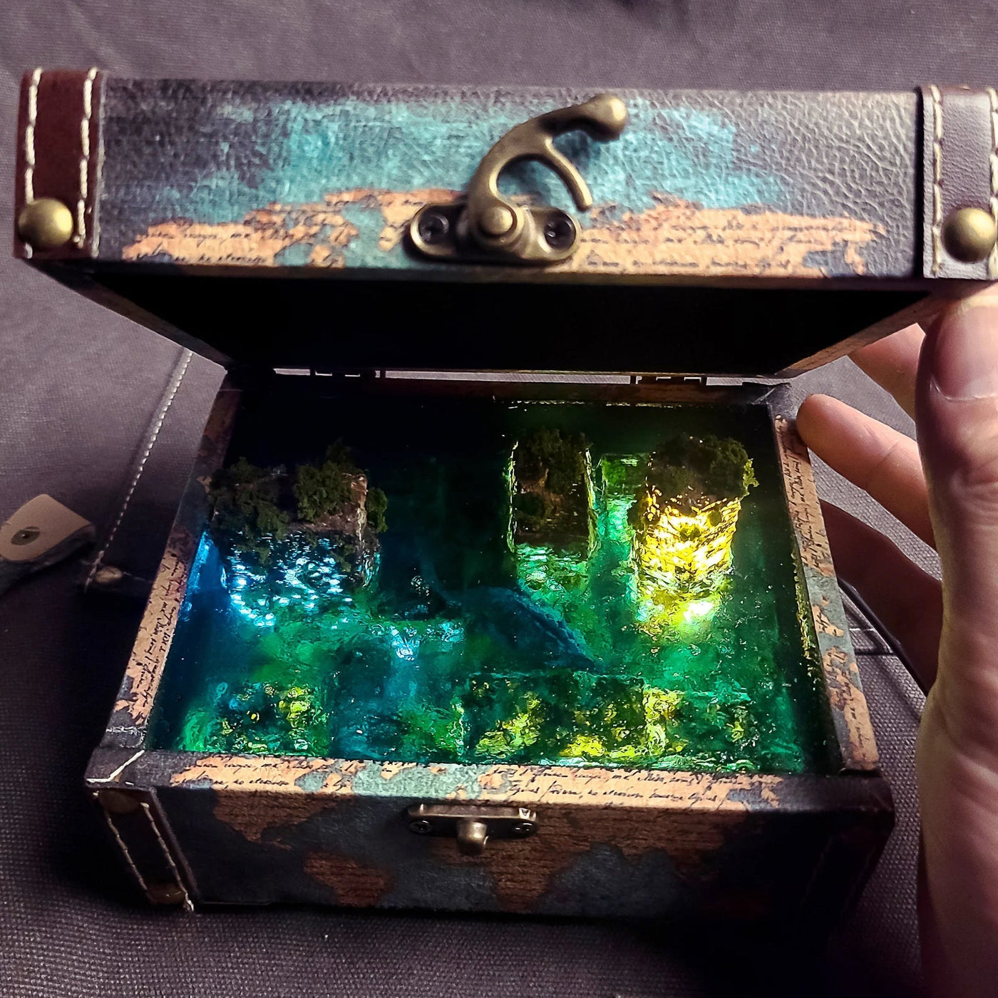 The Legend of Atlantis A Lost City Beneath the Sea Diorama Treasure Mistery Box Gift Epoxy Resin, Night Light